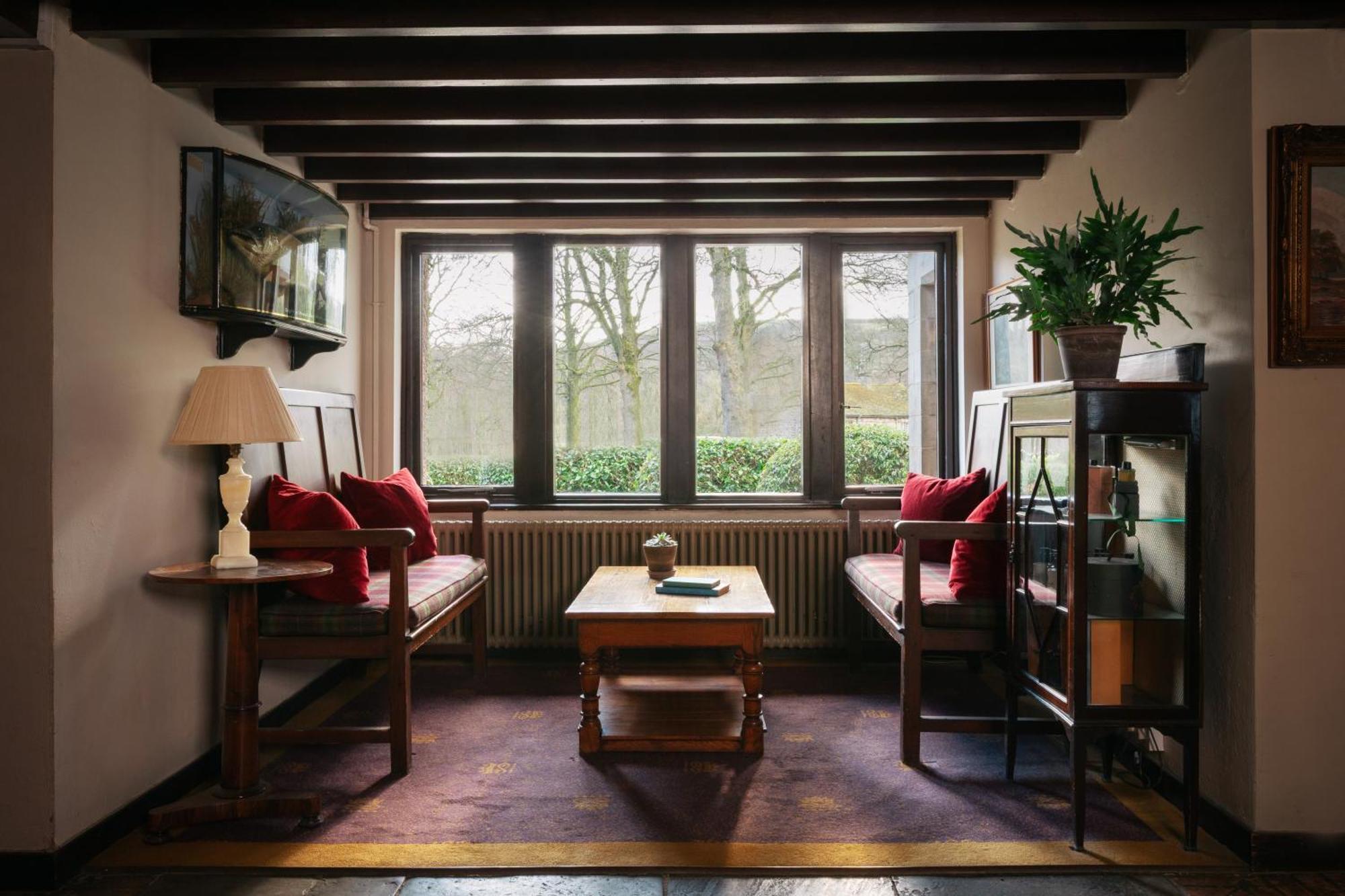 The Devonshire Arms At 4*