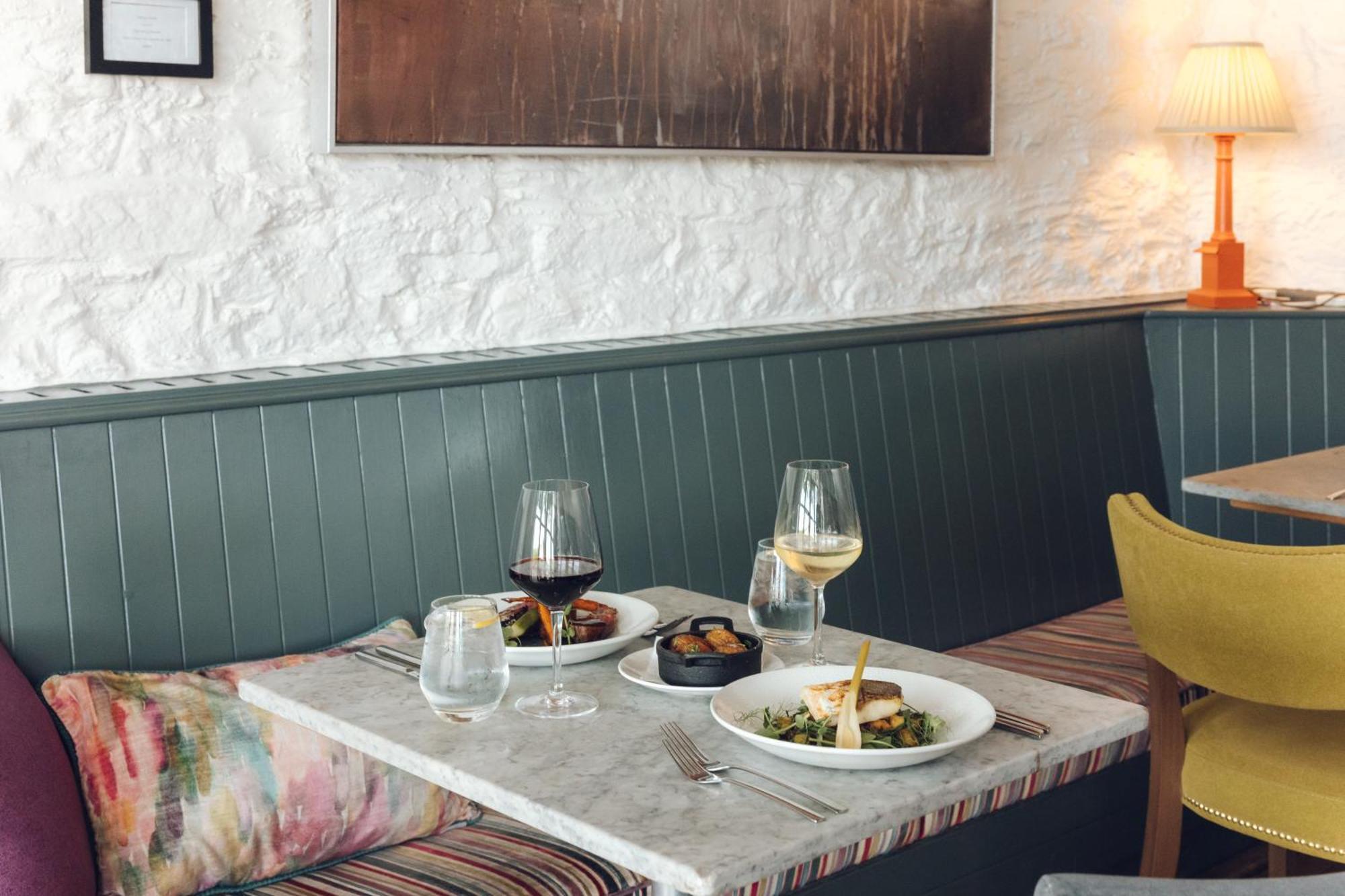 The Devonshire Arms At 4*