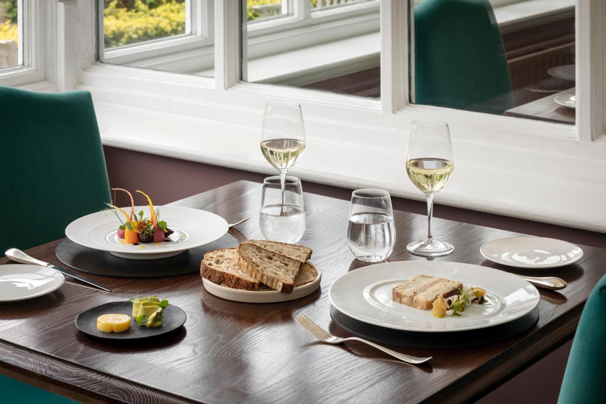 The Devonshire Arms At 4*
