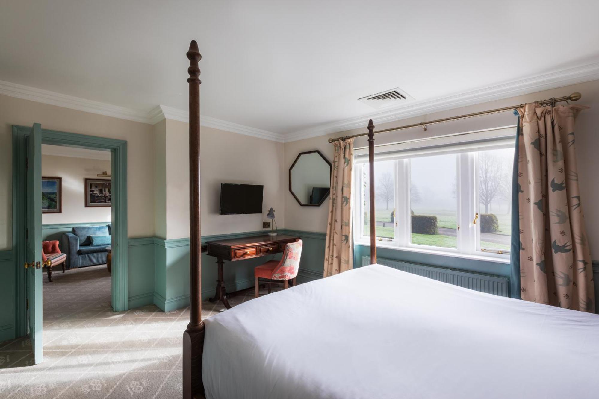 The Devonshire Arms At 4*